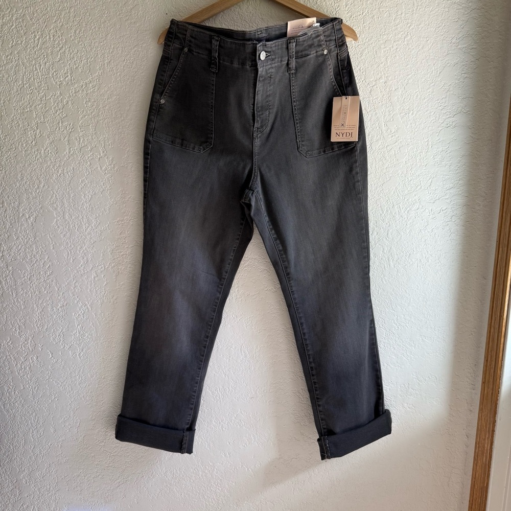NWT NYDJ Marilyn Straight Utlitiy Gray Jeans Women’s Size 14